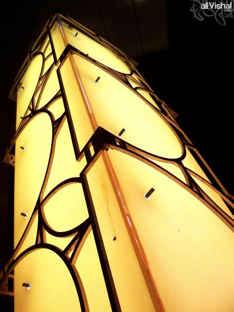 By now most of these columns have circular signs on the little notches, but I like them this way too