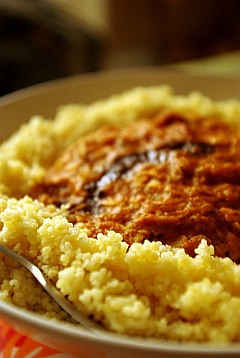 Photo of a bowl of couscous with tuna in a tomato sauce