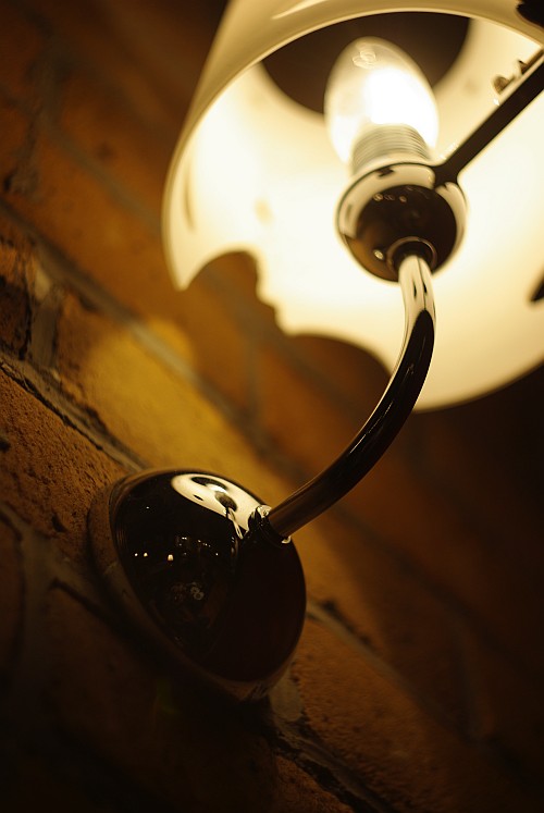 a cracked lamp