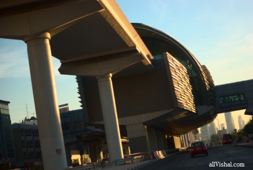 dubai karama metro station taken with a pentax sfx pentax-f smc 50mm F1.4 autofocus lens with cokinlight 49mm uv filter on a pentax k200d digital slr camera