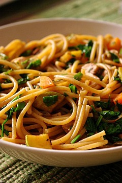 Photo of a bowl of wholewheat spaghetti with vegetables